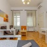 A57 Downtown Cosy Apartment